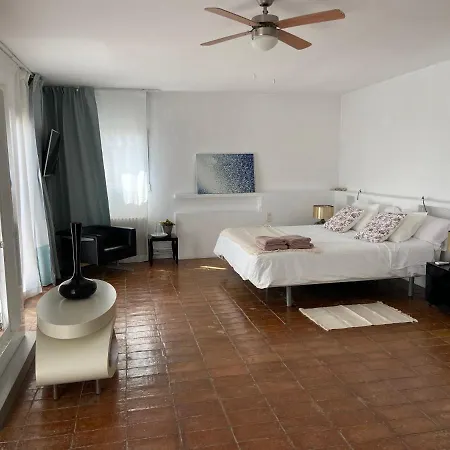 Cala Castell Suites Guest house