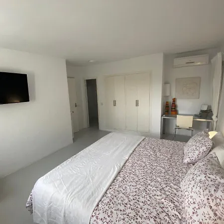 Cala Castell Suites Guest house